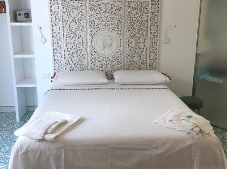 غرفة ديلوكس ذات إطلالة جانبية على البحر, Vesuvio View