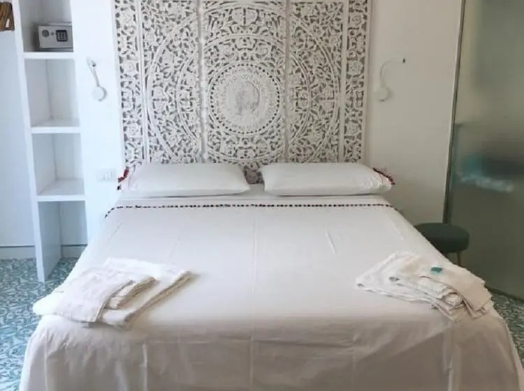 Deluxe-huone Sivuttainen Merinäkymä, Vesuvio View