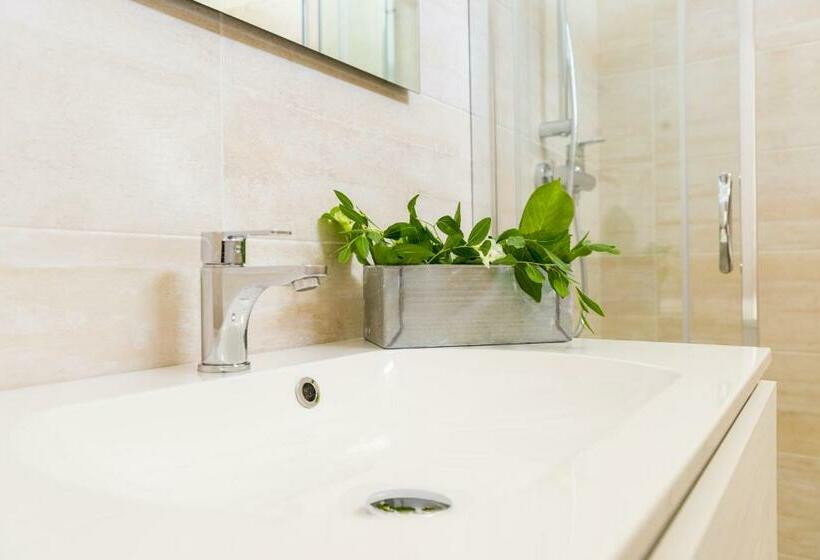 اتاق سوپریور, I Ruscioli