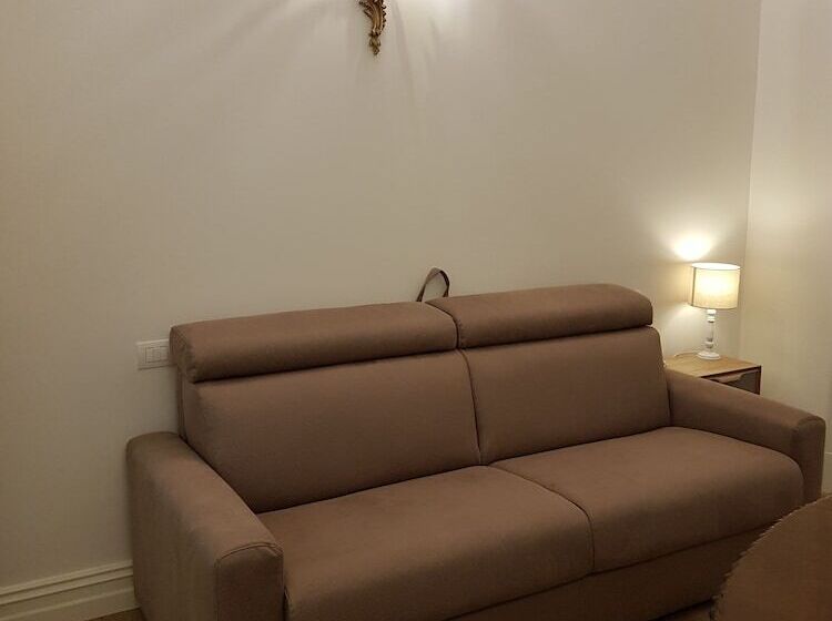 غرفة عائلية, Al Centro Luxury Home