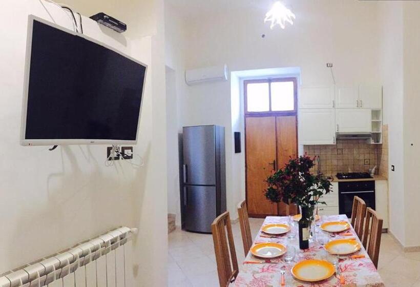 Номер Стандарт, Aloha House