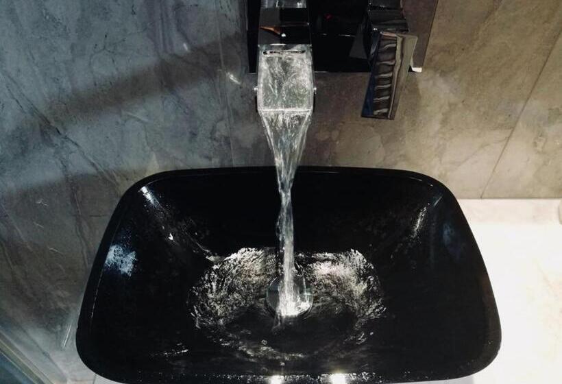 غرفة قياسية, Aloha House