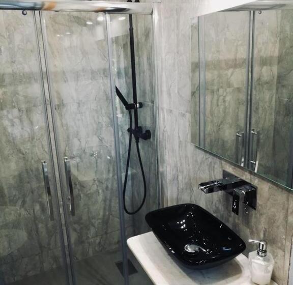 غرفة قياسية, Aloha House