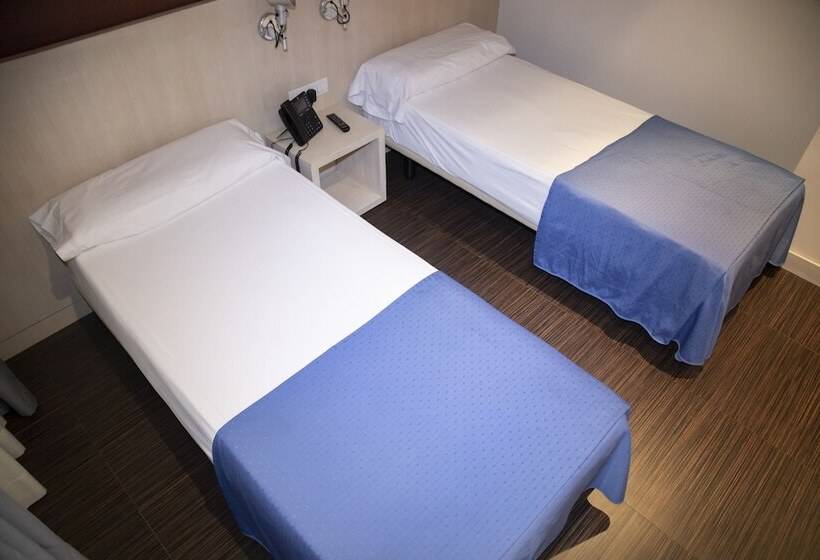 غرفة قياسية فردية, El Globo