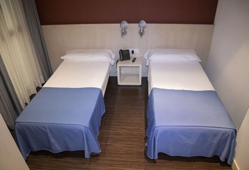 غرفة قياسية فردية, El Globo