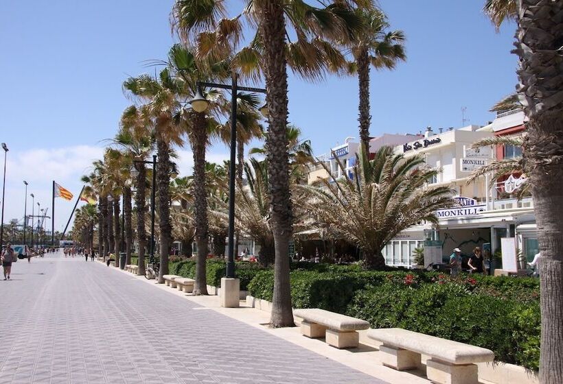 غرفة قياسية مطلّة علي البحر, El Globo