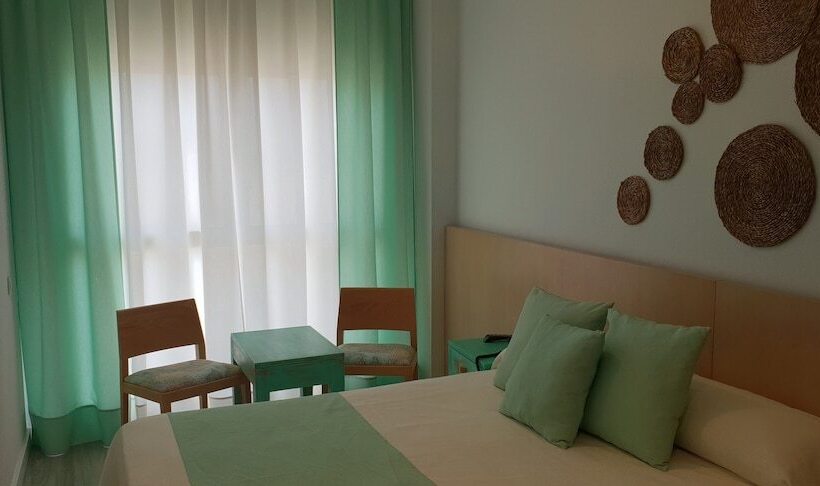 غرفة قياسية مطلّة علي البحر, El Globo