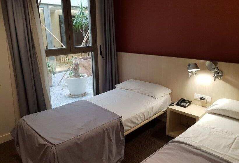 غرفة قياسية فردية, El Globo