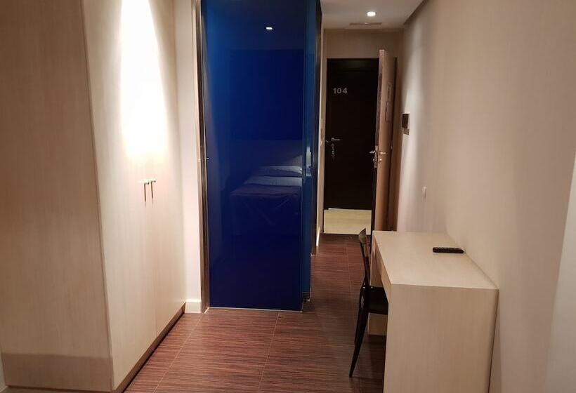 غرفة قياسية فردية, El Globo