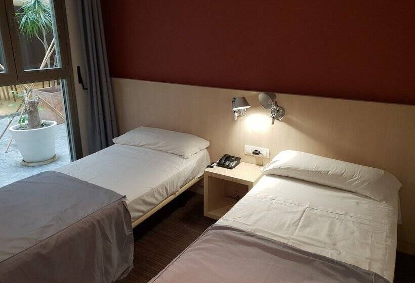 غرفة قياسية فردية, El Globo