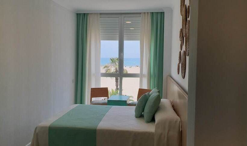 غرفة قياسية مطلّة علي البحر, El Globo