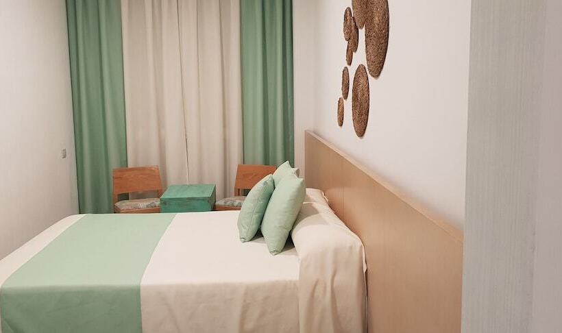 غرفة قياسية مطلّة علي البحر, El Globo