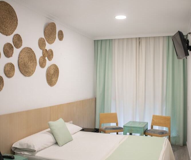 غرفة قياسية مطلّة علي البحر, El Globo