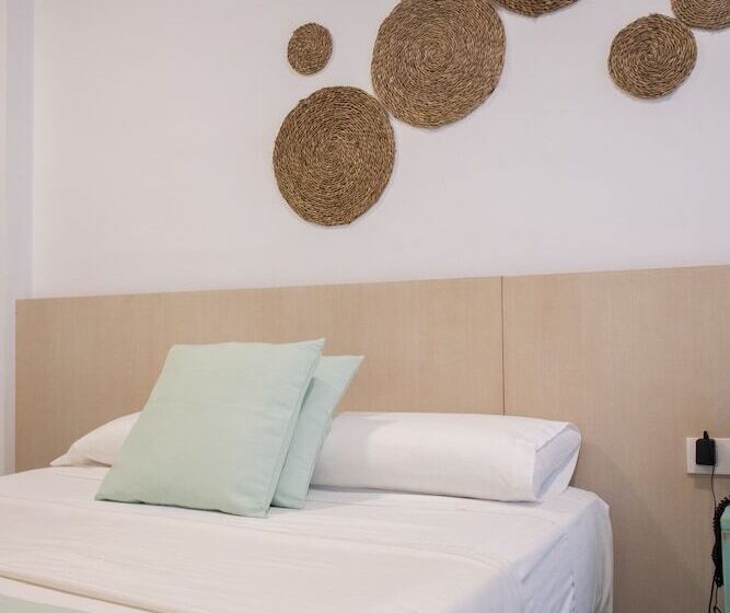 غرفة قياسية مطلّة علي البحر, El Globo