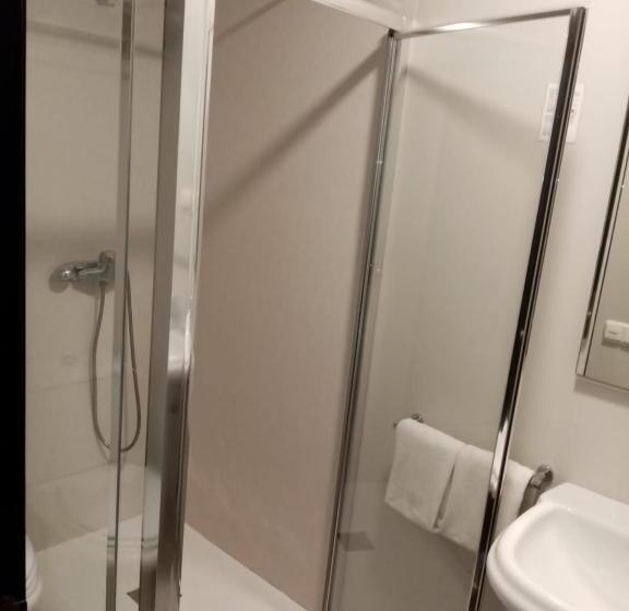 غرفة قياسية فردية, El Globo