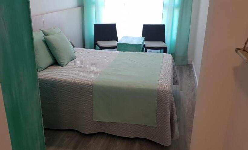 غرفة قياسية فردية, El Globo