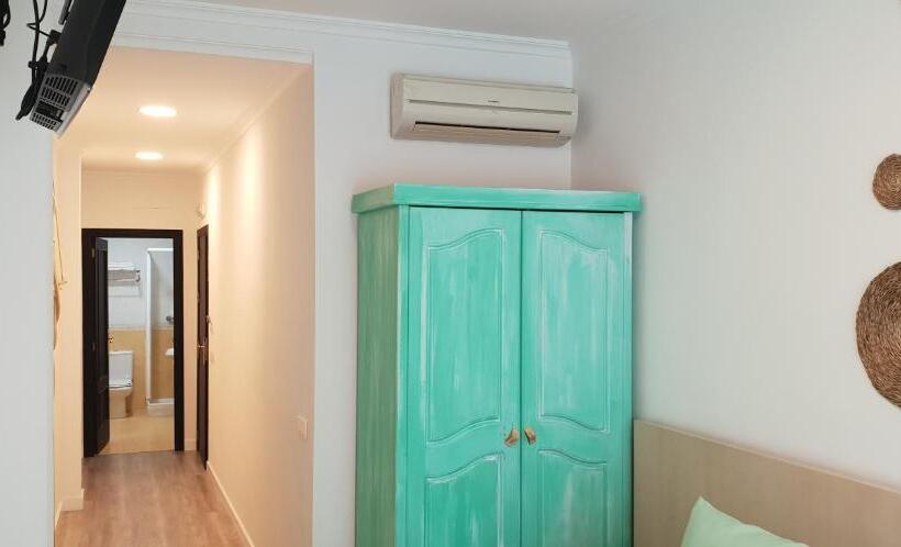 غرفة قياسية فردية, El Globo