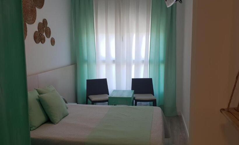 غرفة قياسية فردية, El Globo