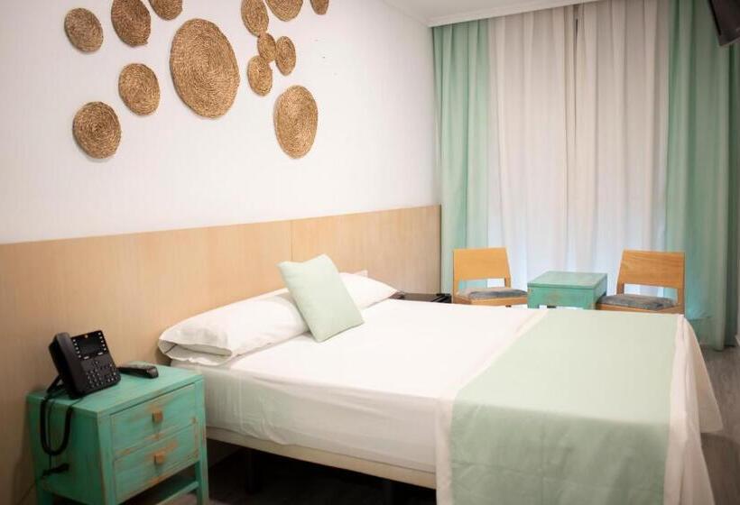 غرفة قياسية مطلّة علي البحر, El Globo