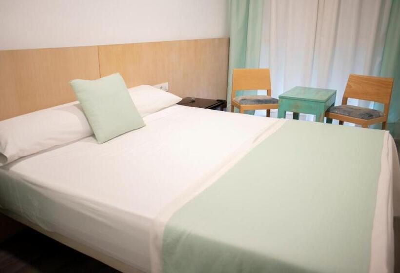 غرفة قياسية مطلّة علي البحر, El Globo