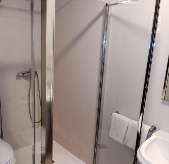 غرفة قياسية مطلّة علي البحر, El Globo