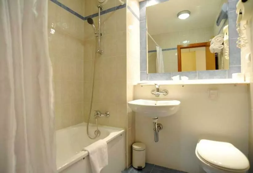 اتاق استاندارد, YIT Ciudad de Elche