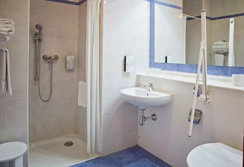اتاق استاندارد سه نفره, YIT Ciudad de Elche