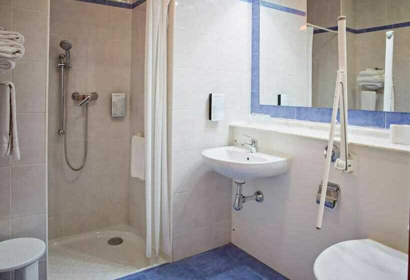 スタンダードトリプルルーム, YIT Ciudad de Elche