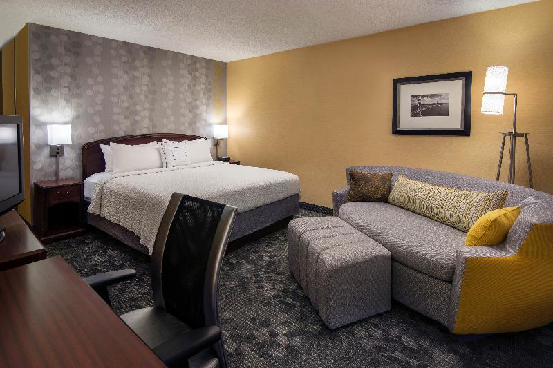 اتاق سوپریور, Carrianna