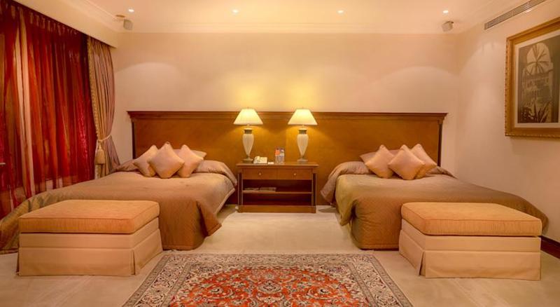 Номер Клуб, Corniche Hotel Abu Dhabi
