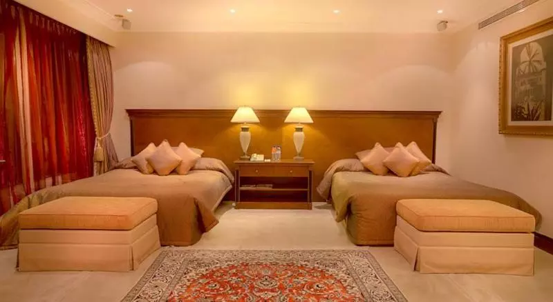 اتاق کلاب, Corniche Hotel Abu Dhabi