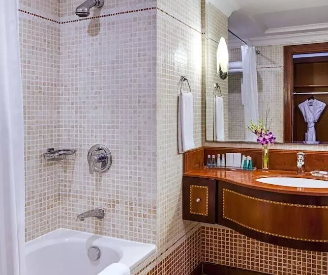 اتاق لوکس, Corniche Hotel Abu Dhabi