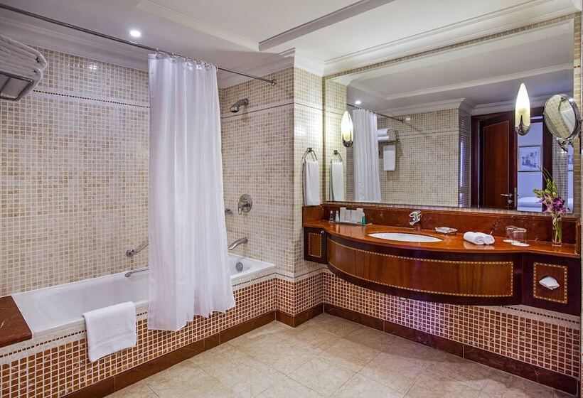 جناح إدارى, Corniche Hotel Abu Dhabi