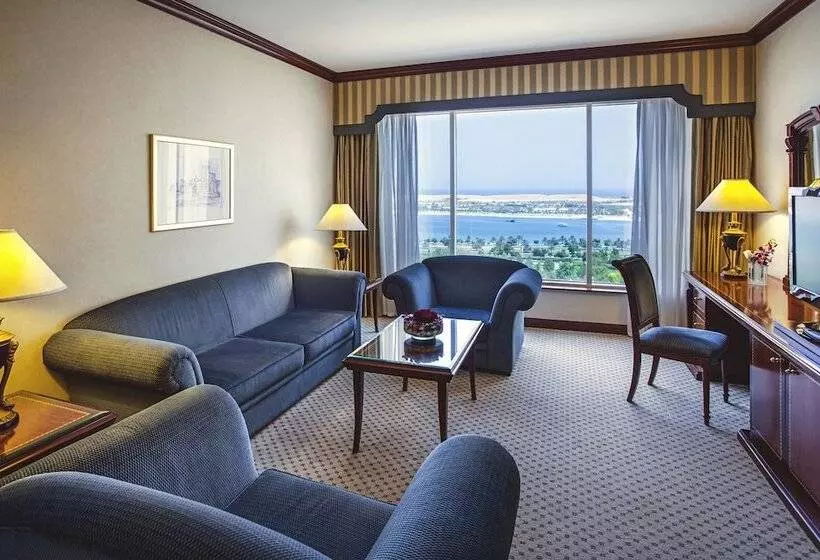 اتاق کلاب, Corniche Hotel Abu Dhabi
