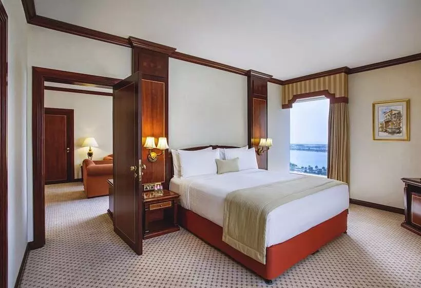 سوییت اجرایی, Corniche Hotel Abu Dhabi