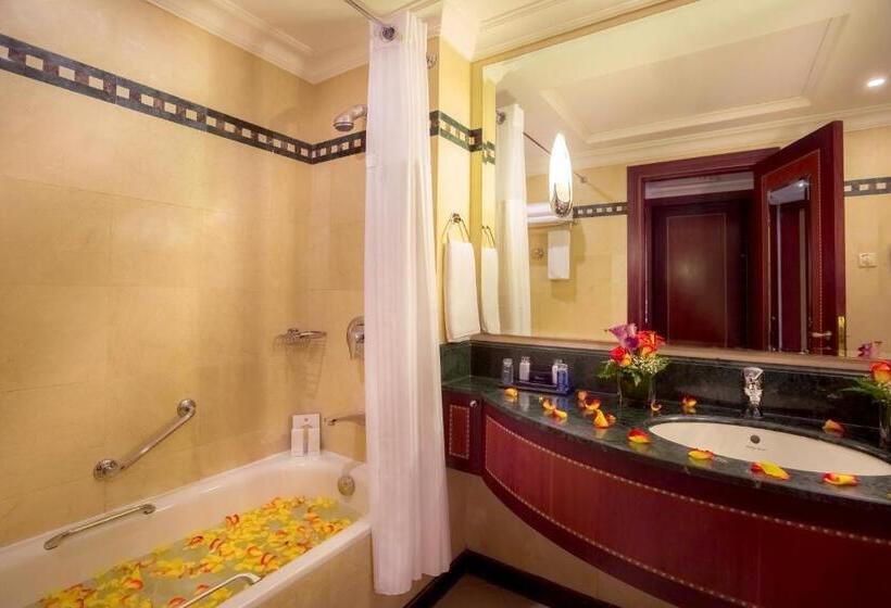 Номер Deluxe, Corniche Hotel Abu Dhabi