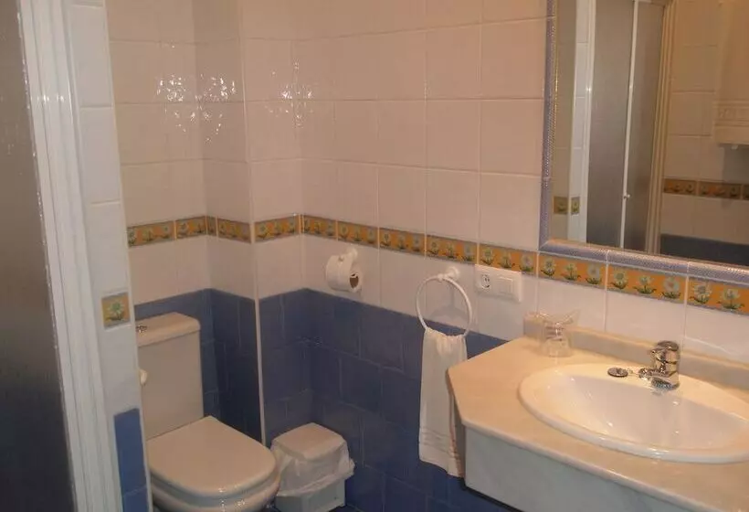 Standard Kolmen Hengen Huone, Cortijo Los Gallos