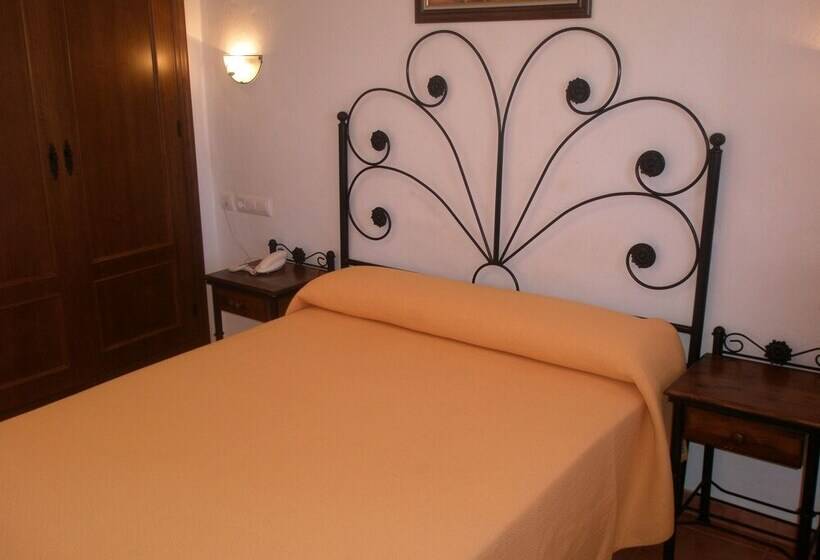 غرفة قياسية ثلاثية, Cortijo Los Gallos