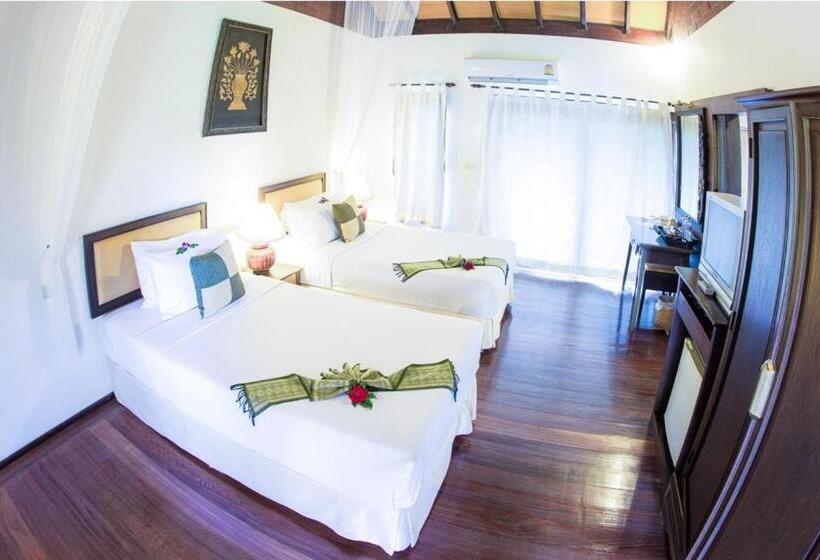 디럭스 룸, Golden Pine Resort And Spa