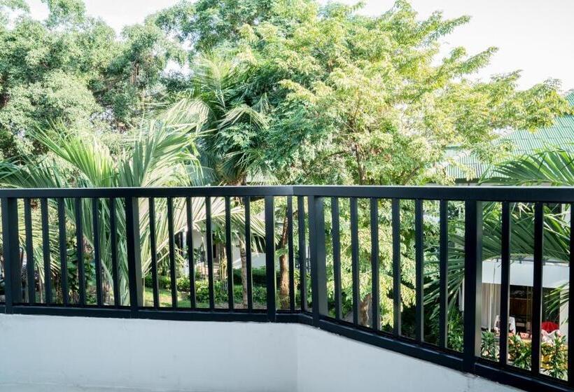 کلبه ییلاقی سوپریور یک خوابه, Grand Jomtien Palace Hotel   Sha Extra Plus