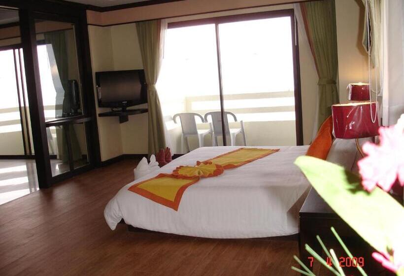 سوییت جونیور, Grand Jomtien Palace Hotel   Sha Extra Plus