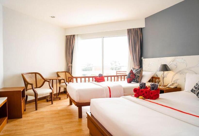 اتاق سه نفره سوپریور با چشمانداز دریا, Grand Jomtien Palace Hotel   Sha Extra Plus