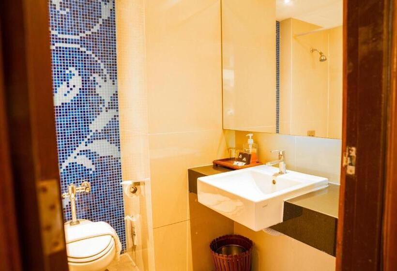 اتاق سه نفره سوپریور با چشمانداز دریا, Grand Jomtien Palace Hotel   Sha Extra Plus