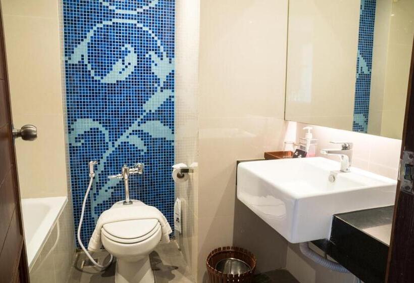 اتاق سه نفره سوپریور با چشمانداز دریا, Grand Jomtien Palace Hotel   Sha Extra Plus