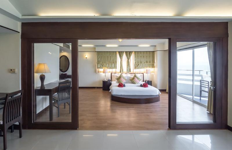 سوییت جونیور, Grand Jomtien Palace Hotel   Sha Extra Plus