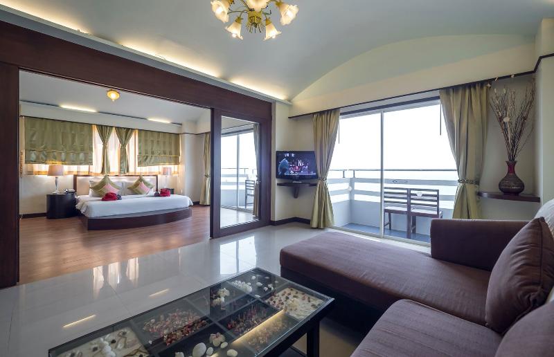 سوییت جونیور, Grand Jomtien Palace Hotel   Sha Extra Plus