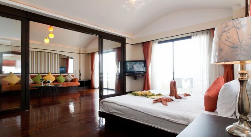 سوییت جونیور, Grand Jomtien Palace Hotel   Sha Extra Plus