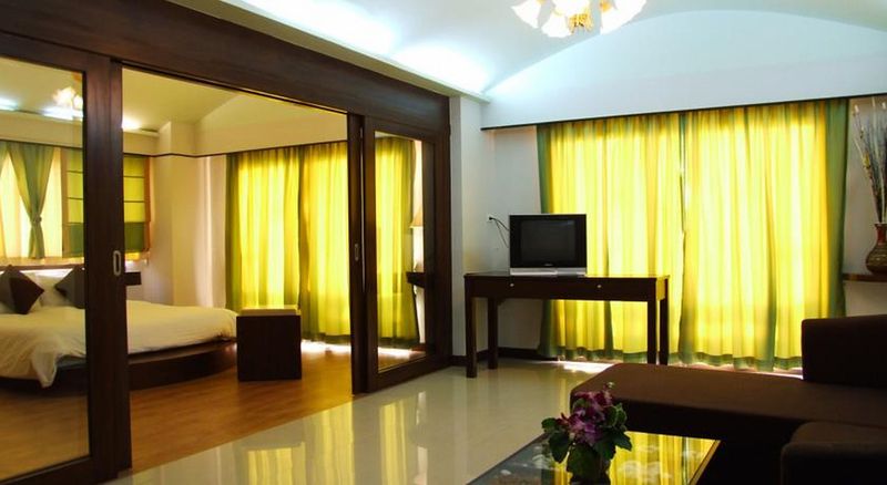 سوییت جونیور, Grand Jomtien Palace Hotel   Sha Extra Plus