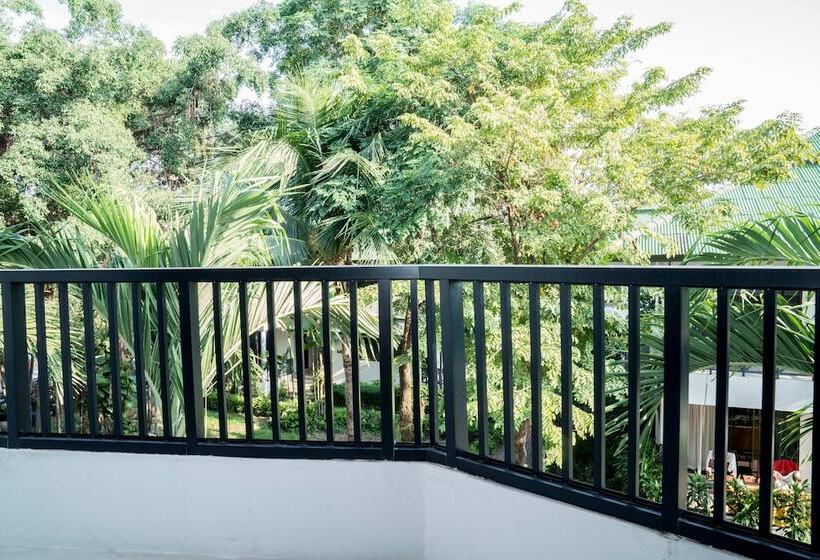 کلبه ییلاقی سوپریور یک خوابه, Grand Jomtien Palace Hotel   Sha Extra Plus