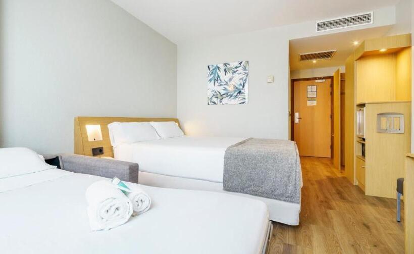 غرفة قياسية ثلاثية, Ilunion Valencia  4